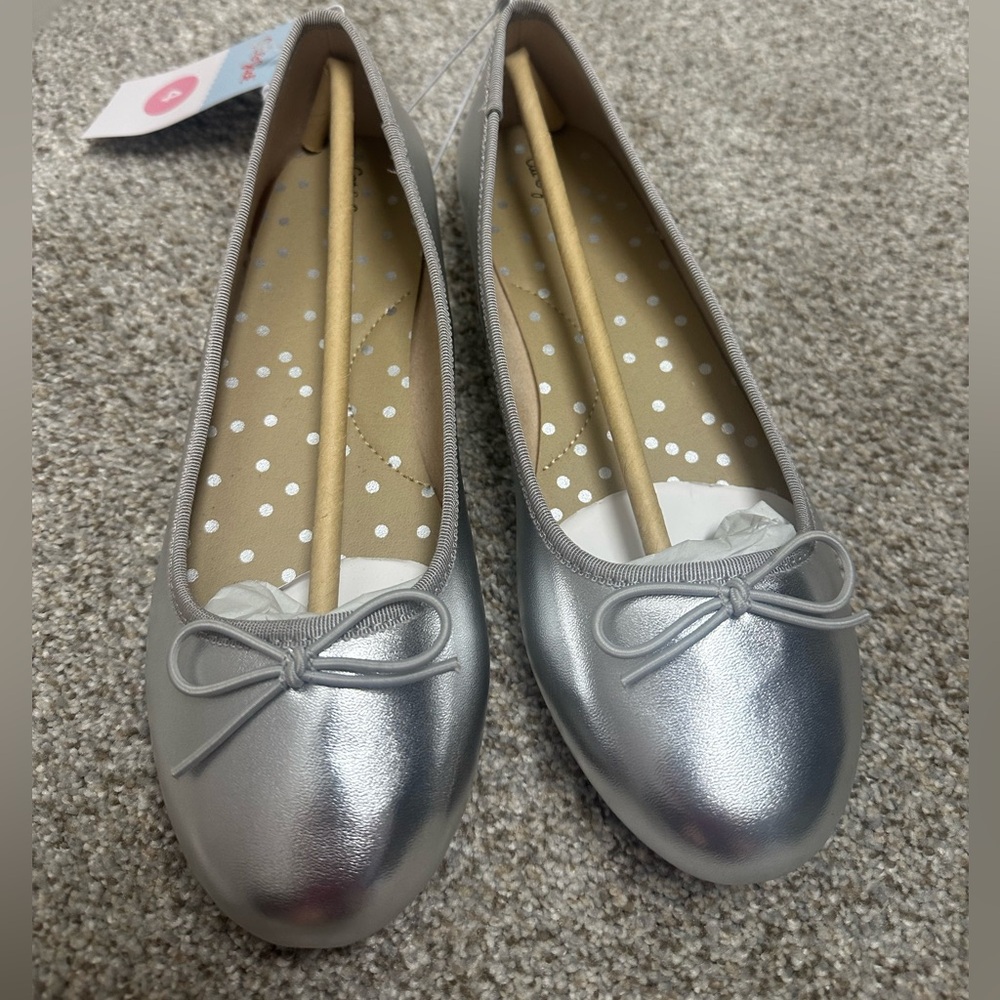 NWT Girls Cat & Jack Silver Bow Ballerina Slipper Shoes SZ 4